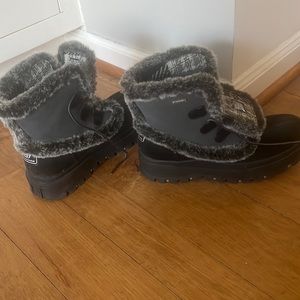Winter boots like new.